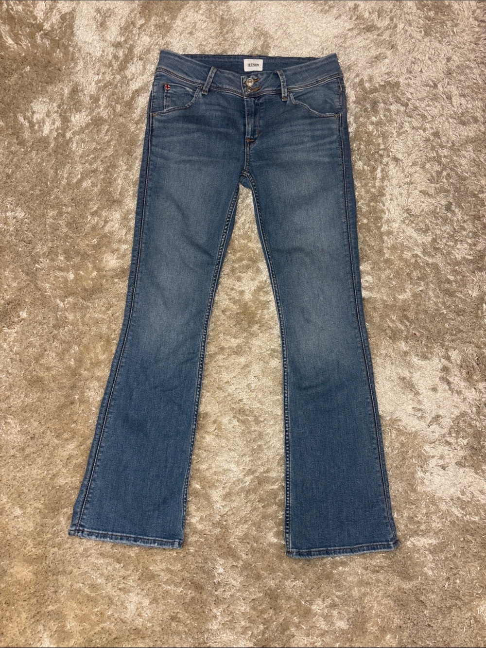 Hudson Jeans Women's Flare Jeans in Medium Blue Wash
Made in Mexico